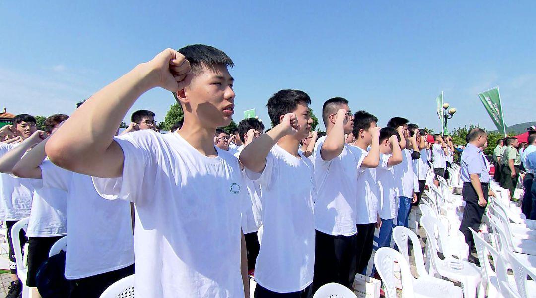 兵役登記證上大學(xué)一定要嗎？詳解兵役登記與大學(xué)入學(xué)要求，關(guān)于兵役登記證與大學(xué)入學(xué)要求的詳解，是否上大學(xué)必須持有兵役登記證？