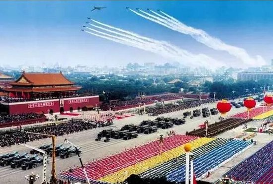 慶祝祖國輝煌，50周年國慶大閱兵高清完整版回顧，慶祝祖國輝煌，國慶大閱兵高清完整版回顧，共襄五十周年慶典盛況