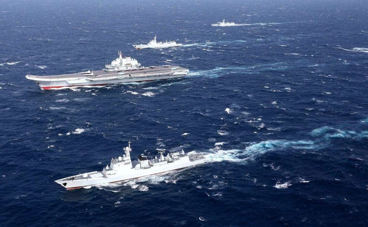 聚焦國(guó)際海域，中國(guó)戰(zhàn)艦圍觀(guān)英艦背后的故事，聚焦國(guó)際海域，中國(guó)戰(zhàn)艦視角下的英艦背后故事