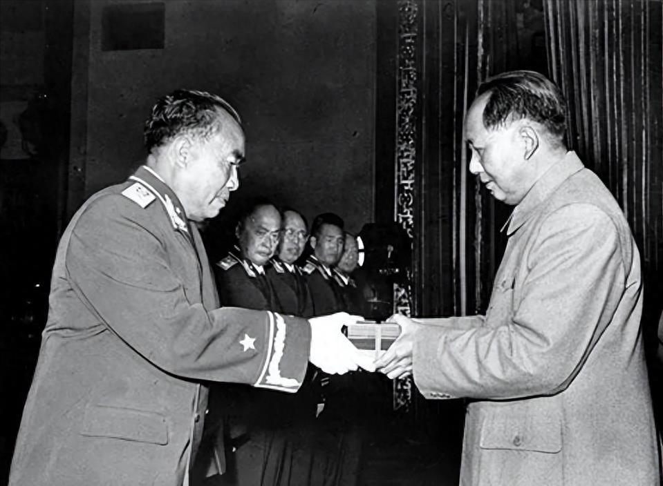 井岡山艦是什么級(jí)別的軍事力量？全面解讀中國(guó)海軍新銳艦艇，全面解讀中國(guó)海軍新銳艦艇，井岡山艦的軍事級(jí)別與實(shí)力分析
