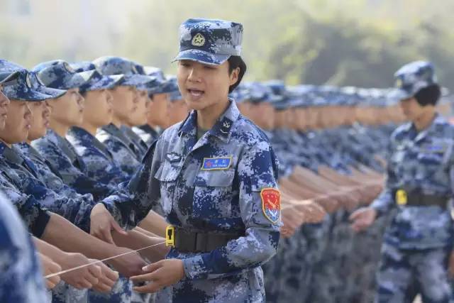 大學(xué)生女兵容易被錄取嗎？解析影響因素與機(jī)會(huì)平等，女大學(xué)生兵錄取機(jī)會(huì)解析，影響因素與平等權(quán)益探討