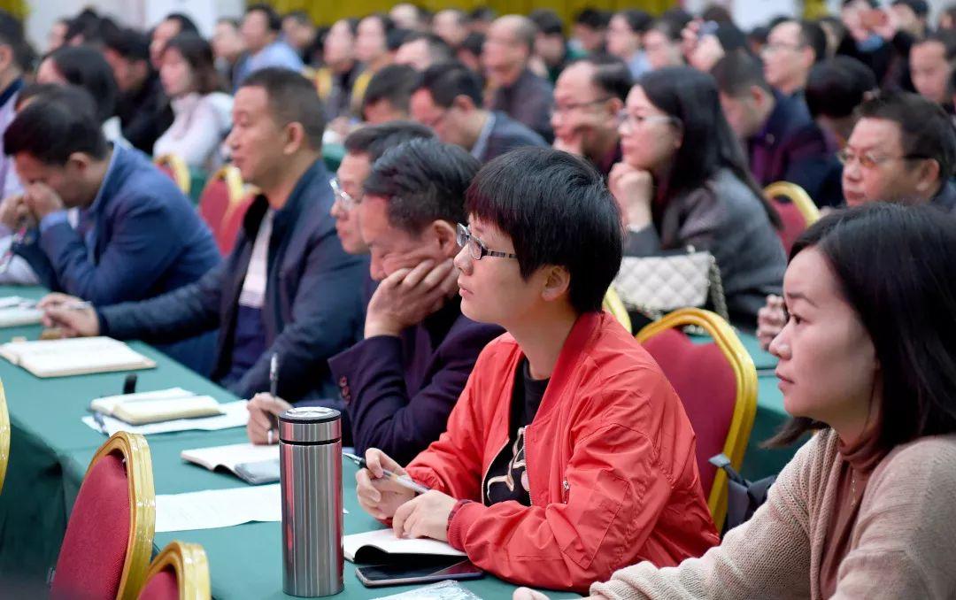 新聞報(bào)刊最新一期，深度解讀熱點(diǎn)事件，掌握最新資訊動(dòng)向，新聞熱點(diǎn)深度解讀，掌握最新資訊動(dòng)向