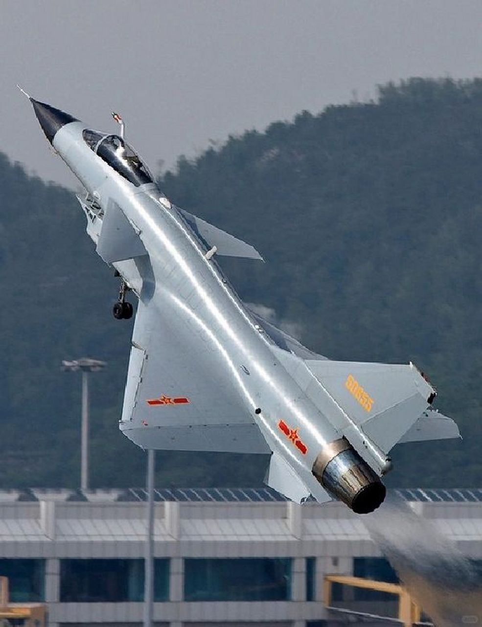 殲-10戰(zhàn)斗機(jī)是幾代機(jī)？全面解析中國(guó)空軍的主力戰(zhàn)機(jī)，中國(guó)空軍主力戰(zhàn)機(jī)殲-10戰(zhàn)斗機(jī)的全面解析，幾代機(jī)？