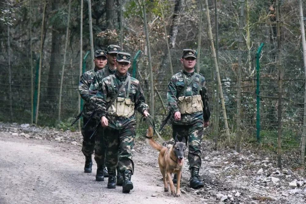 火箭軍是否都在大山之中？解析火箭軍的駐扎環(huán)境與任務(wù)特點(diǎn)，火箭軍的駐扎環(huán)境與任務(wù)特點(diǎn)解析，大山之中還是多元布局？