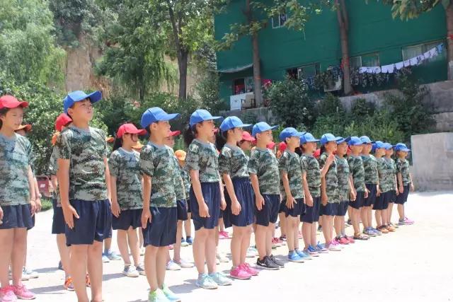 軍事夏令營視頻，體驗軍事訓練，展現(xiàn)青少年風采，軍事夏令營體驗之旅，青少年風采展現(xiàn)與軍事訓練紀實