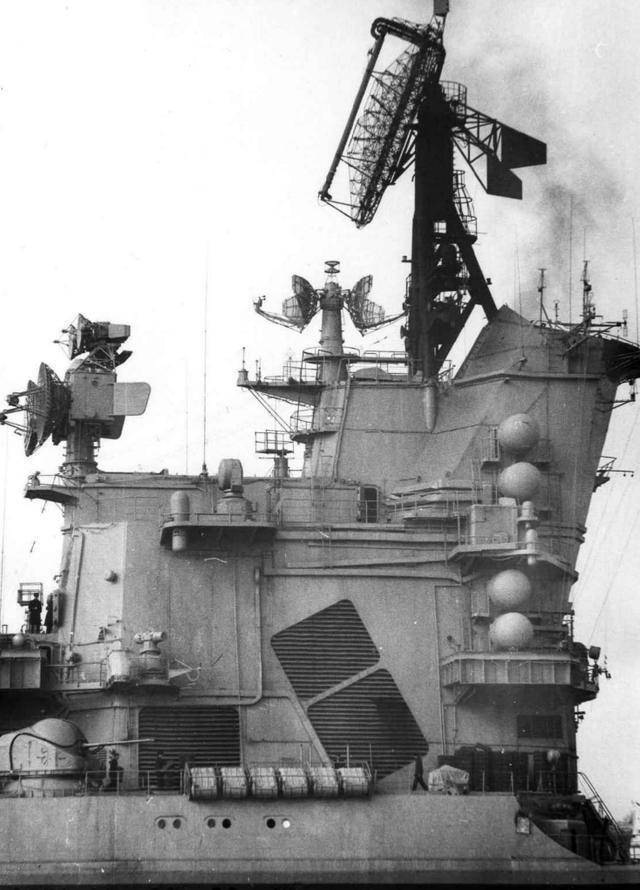 蘇聯(lián)65型巡洋艦，歷史與特點(diǎn)解析，蘇聯(lián)65型巡洋艦，歷史背景與特點(diǎn)深度解析