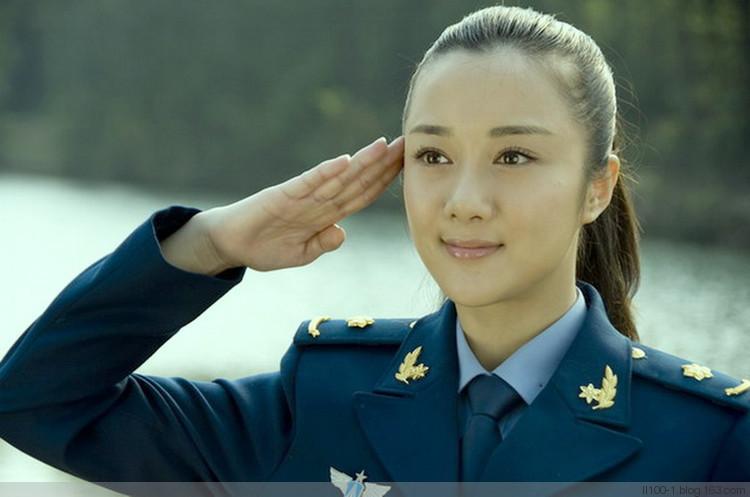 最美女兵軍禮，榮耀與責(zé)任并存，最美女兵軍禮，榮耀與責(zé)任的交響