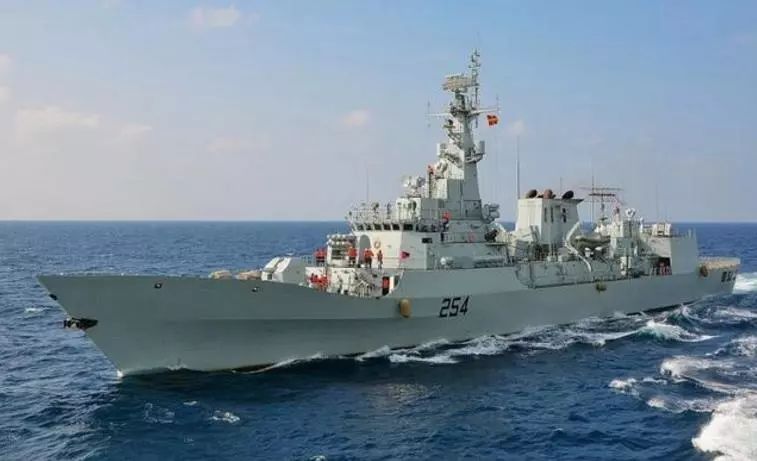中國目前最先進(jìn)的軍艦，展現(xiàn)強(qiáng)大的國防實力，中國最尖端軍艦彰顯國防實力